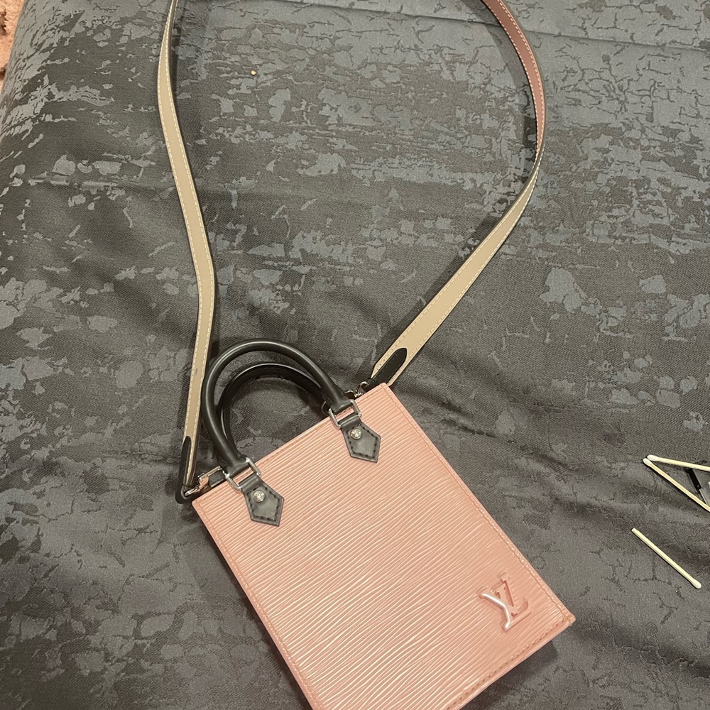 BRAND NEW !! Louis Vuitton pink leather bag